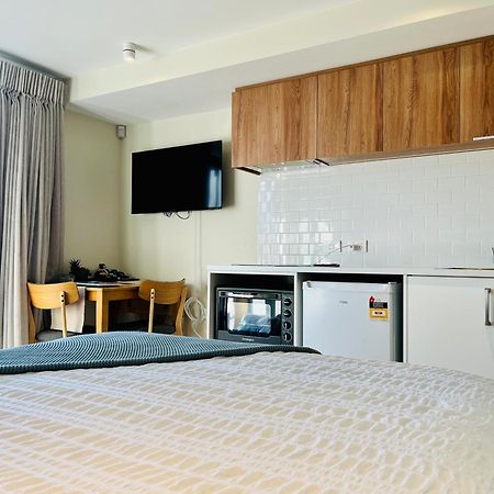 Queenstown Studio - 5Mins To Airport - Aircond - Free Wifi - Walk To Centre Buitenkant foto